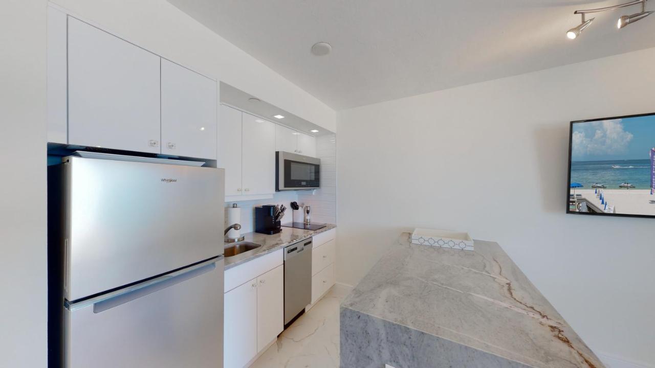 Totally Renovated Beachfront Condo At Apollo! Marco Island Bagian luar foto